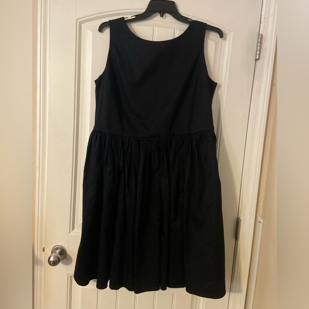 Women’s Isaac Mizrahi for Target Classic Black Sleeveless Pleated Dress 18